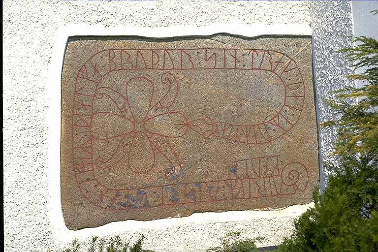 Runes written on runsten. Date: V b 1000-t